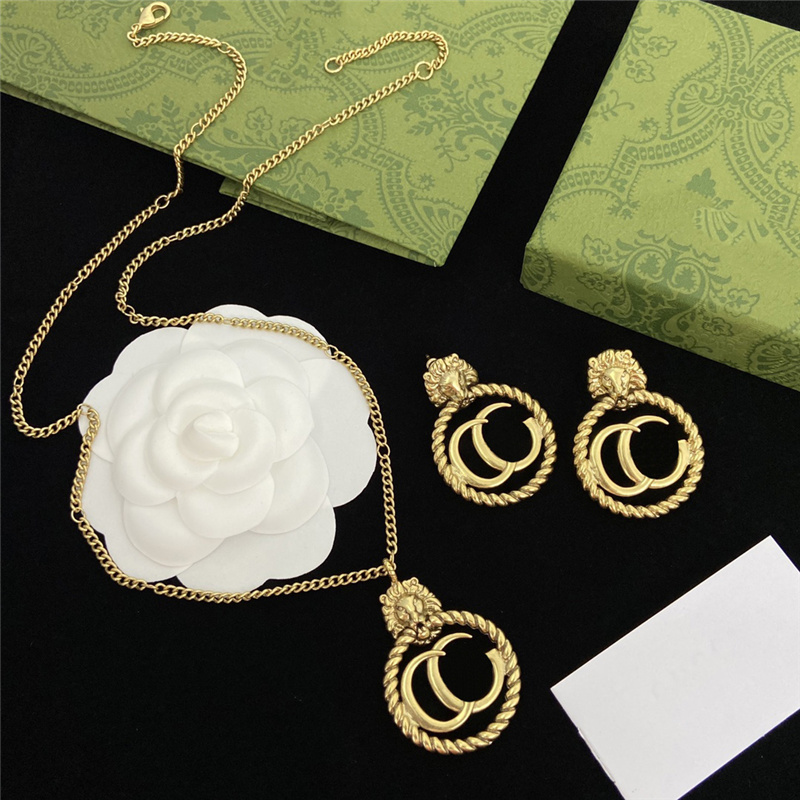 Fashion Jewelry Set Earrings Necklace Designer 18K Gold Plated For Women Fashionable Pendant Ear Stud Necklaces Wedding Party Valentines, As pics
Fashion Jewelry Set Earrings Necklace Designer 18K Gold Plated For Women Fashionable Pendant Ear Stud Necklaces Wedding Party Valentines, As pics