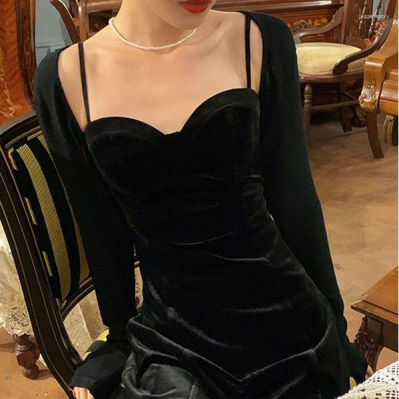 Casual Dresses 2023 French Vintage Velvet Strap Dress Elegant Female Sexy Off The Shoulder Waist Slim Mid-length
Casual Dresses 2023 French Vintage Velvet Strap Dress Elegant Female Sexy Off The Shoulder Waist Slim Mid-length
