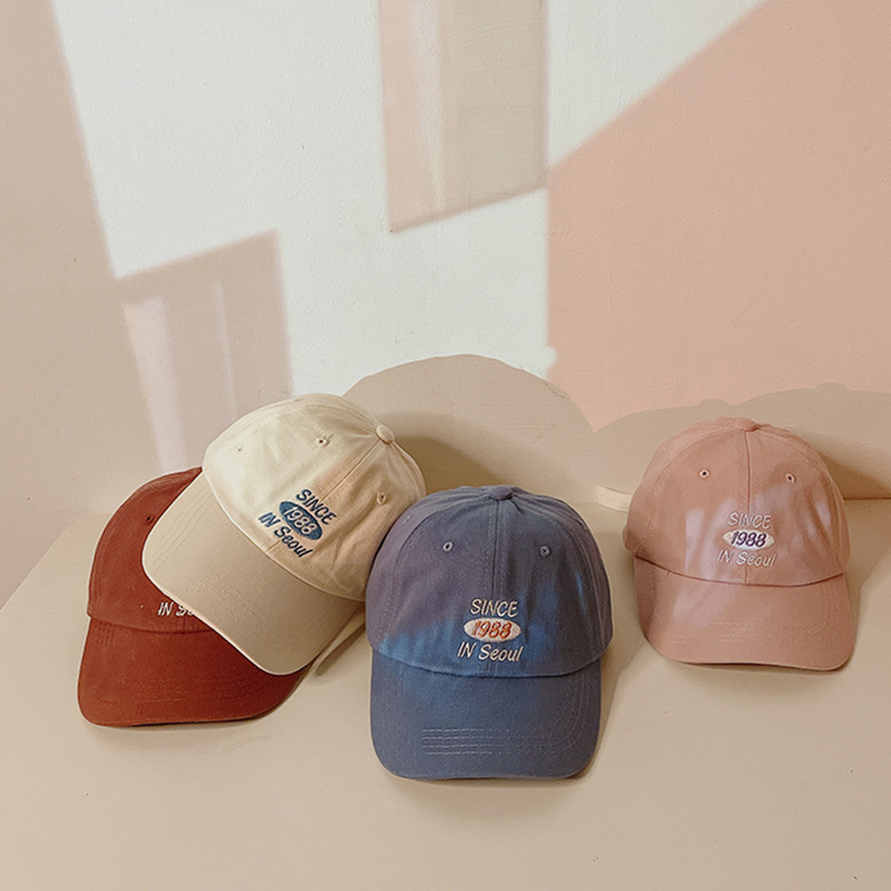 Caps Hats Korean INS Kids Baseball Hat Letter Embroidered Baby Peaked Cap Summer Solid Color Children Boys Girls Casual Sun Gorras 230628
Caps Hats Korean INS Kids Baseball Hat Letter Embroidered Baby Peaked Cap Summer Solid Color Children Boys Girls Casual Sun Gorras 230628