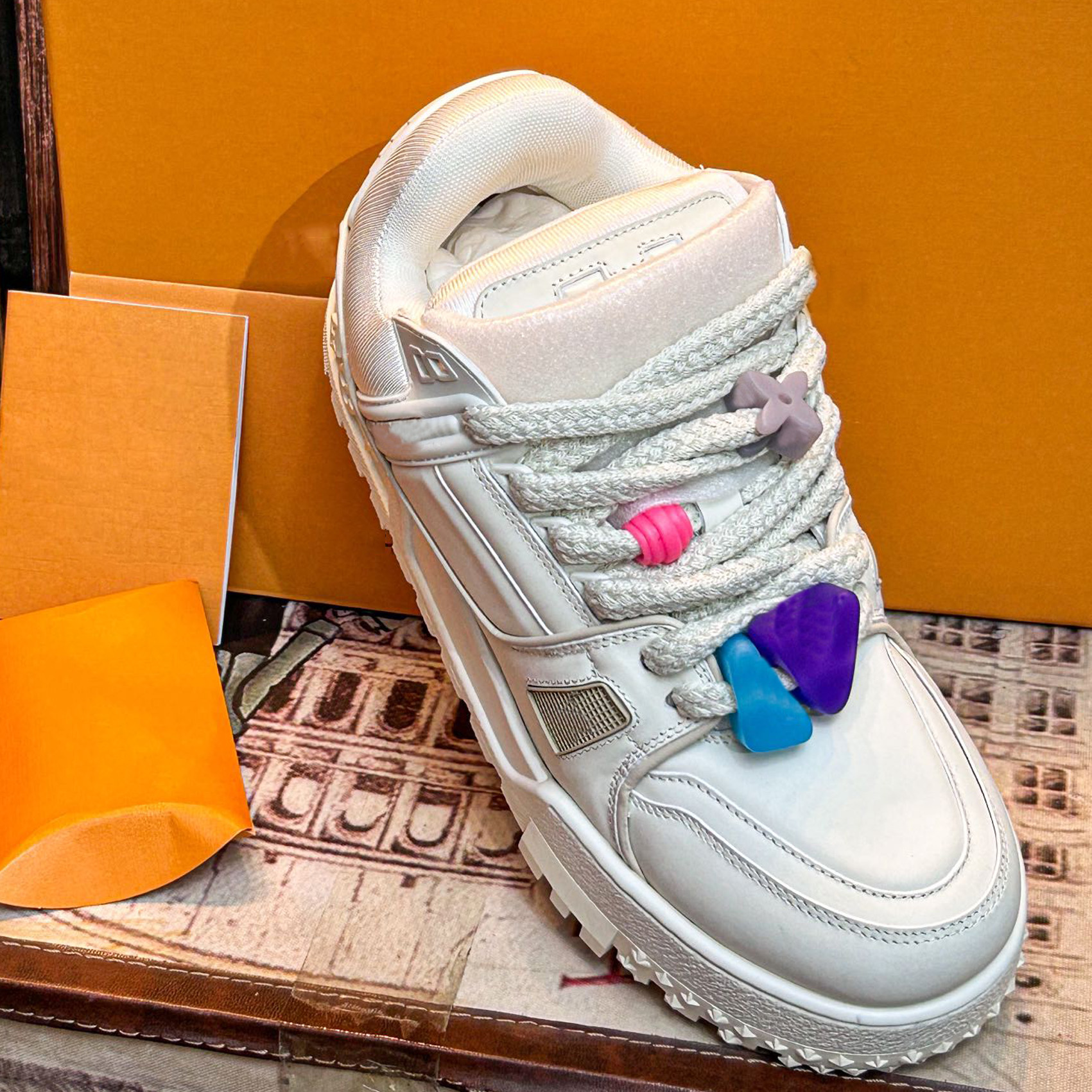 Designer shoes trainer Maxi Sports Shoes Trendy casual DIY shoes for men and women couples Luxurious Lace Up Flats White Blue Black Orange Green Large Shoe Sizes 35-46, Box
Designer shoes trainer Maxi Sports Shoes Trendy casual DIY shoes for men and women couples Luxurious Lace Up Flats White Blue Black Orange Green Large Shoe Sizes 35-46, Box