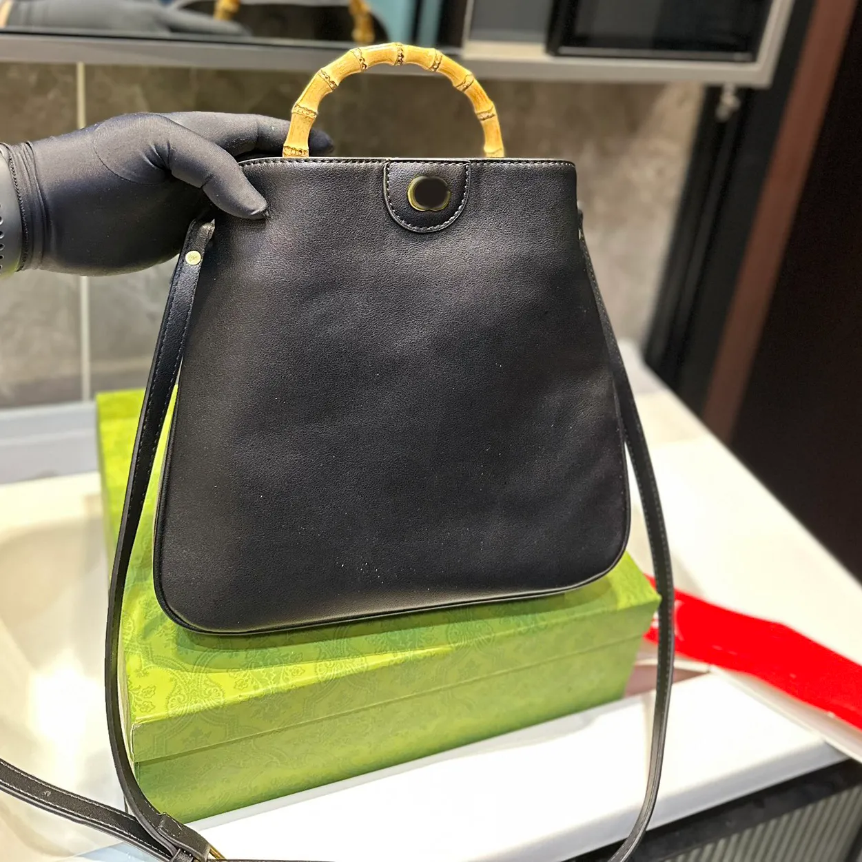2023 New Bamboo Bag Designer CrossBody Chain Luxury Handbag Fashion One Shoulder Bag Women Letter Purse Phone Wallet Plain versatile, Brown
2023 New Bamboo Bag Designer CrossBody Chain Luxury Handbag Fashion One Shoulder Bag Women Letter Purse Phone Wallet Plain versatile, Brown
