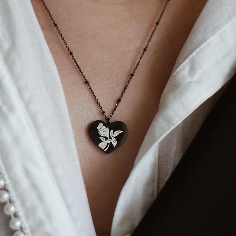 Pendant Necklaces MODAGIRL Retro Women Stainless Steel Black Rose Flower Heart Necklace For Friend Halloween Gift
Pendant Necklaces MODAGIRL Retro Women Stainless Steel Black Rose Flower Heart Necklace For Friend Halloween Gift