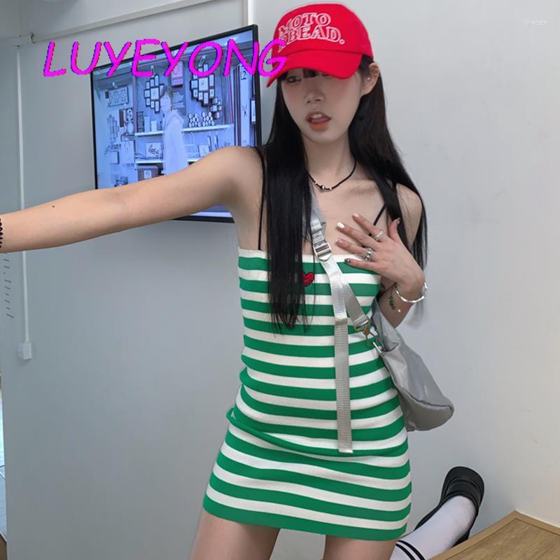 Casual Dresses Korean Mujer Sexy Vestidos Sweet Lady Mini Stirped Dress Summer Y2k Girl Sleeveless Embroidery Heart Green Red White 
Casual Dresses Korean Mujer Sexy Vestidos Sweet Lady Mini Stirped Dress Summer Y2k Girl Sleeveless Embroidery Heart Green Red White