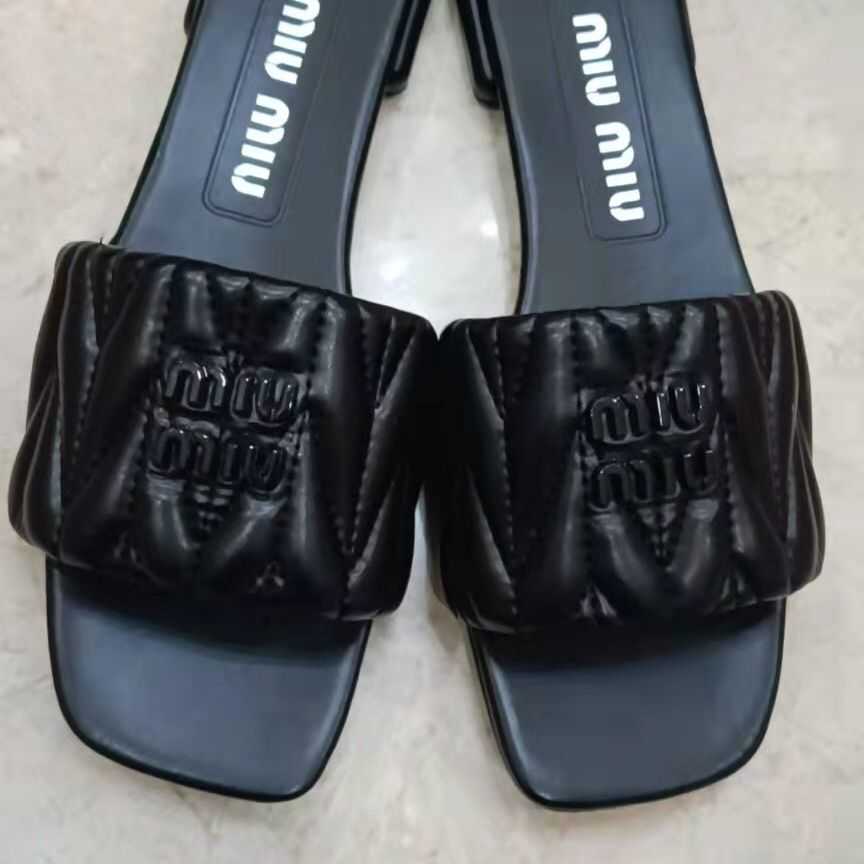 Sandals Mius Beach Shoes New Women Slide Designer High Flat Bottom Slippers Fairy Sandal Square Thread Line Outwear BFE1
Sandals Mius Beach Shoes New Women Slide Designer High Flat Bottom Slippers Fairy Sandal Square Thread Line Outwear BFE1