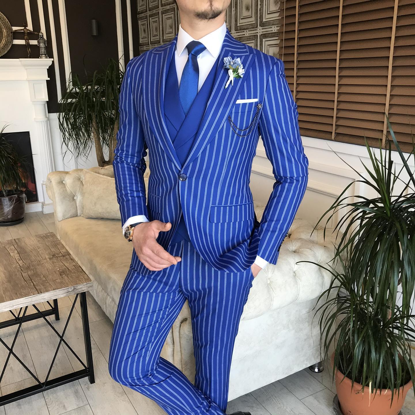 2023 Stripe Men Groom Tuxedos Slim Fit Peaked Lapel Business Formal Tuxedo Professional Grooms Wedding Dress Suit 3 Pieces Blazer Pants Vest Costume H