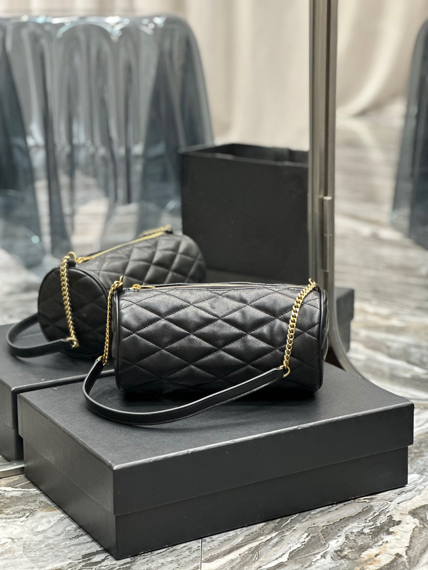 699704 new women's cylinder bag high-end quality shoulder bag with sheepskin material feel comfortable with short shoulder is very cute and practical, Black
699704 new women's cylinder bag high-end quality shoulder bag with sheepskin material feel comfortable with short shoulder is very cute and practical, Black