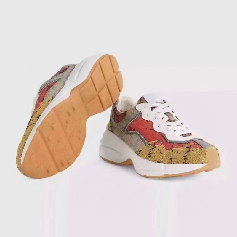 DHGATE Rhyton Sneakers Designer shoes Multicolor Sneakers Beige Men Trainers Vintage Luxury Chaussures Ladies casual leather Shoes Sneaker with box
DHGATE Rhyton Sneakers Designer shoes Multicolor Sneakers Beige Men Trainers Vintage Luxury Chaussures Ladies casual leather Shoes Sneaker with box