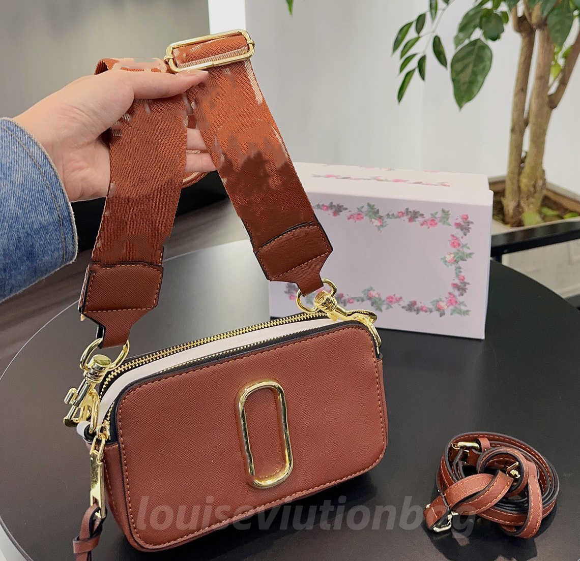 MJ SNAPSHOT Shoulder camera Bags g Leather Purse Luxury Designer Women Handbags Crossbody Bag TOPDESIGNERS 104258
MJ SNAPSHOT Shoulder camera Bags g Leather Purse Luxury Designer Women Handbags Crossbody Bag TOPDESIGNERS 104258