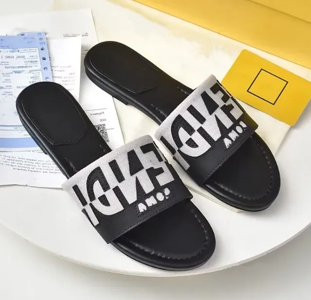 2023 sandals Fashion designer retro flat shoes Contrast color casual comfortable outdoor mule slippers
2023 sandals Fashion designer retro flat shoes Contrast color casual comfortable outdoor mule slippers