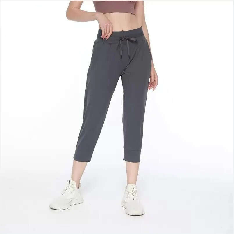 Cropped Capris Lulu Designer Elasticband Fabric Women's Yoga Jogger Pants Push Up Sports Women Fiess Tights with Pocket, Black
Cropped Capris Lulu Designer Elasticband Fabric Women's Yoga Jogger Pants Push Up Sports Women Fiess Tights with Pocket, Black