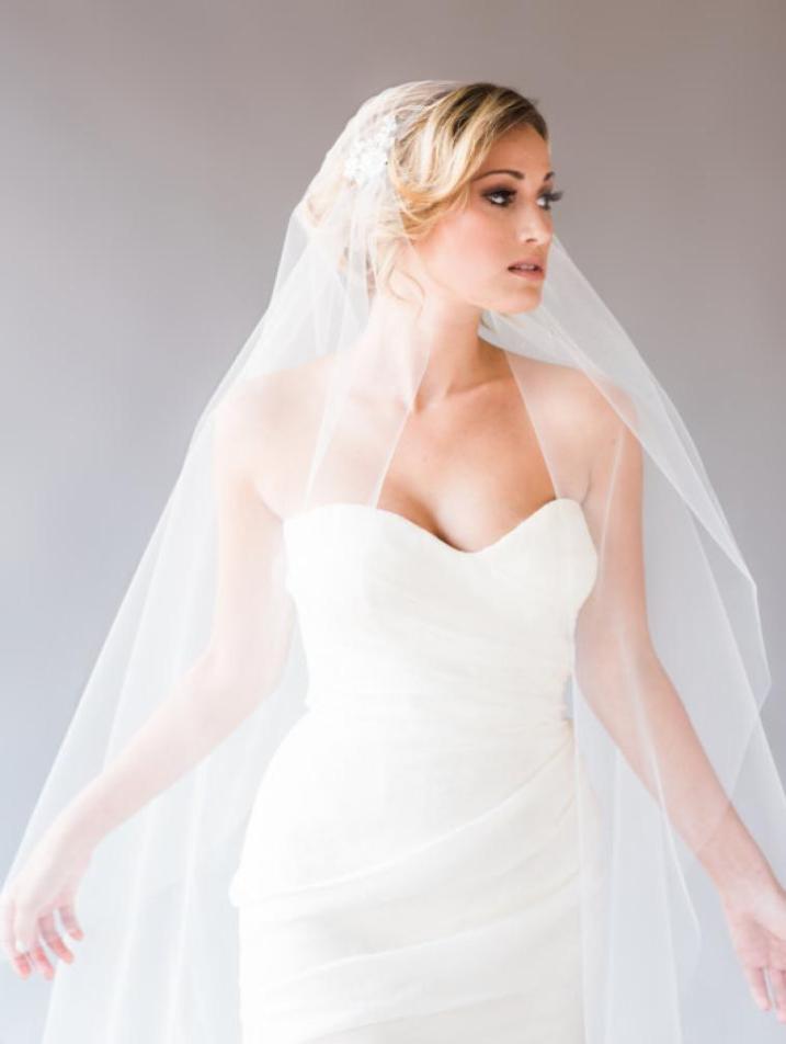 New Amazing Twolayer Floor Length Wedding Veil White Ivory Champagne Red Black Purple Pink Cut Edge Juliet Cap Style Applique Bri9487051
New Amazing Twolayer Floor Length Wedding Veil White Ivory Champagne Red Black Purple Pink Cut Edge Juliet Cap Style Applique Bri9487051