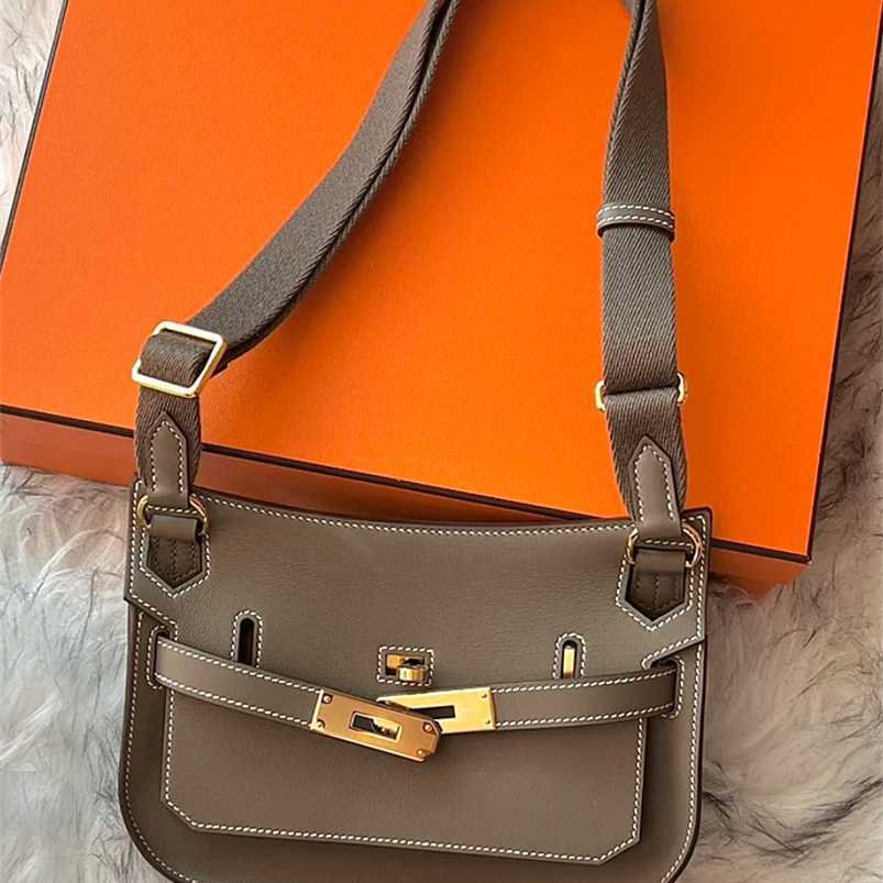 Totes 7a women Jypsieres Handbag wax bag fashion square bag cowhide bag bagqq, Fantasy purple silver button
Totes 7a women Jypsieres Handbag wax bag fashion square bag cowhide bag bagqq, Fantasy purple silver button