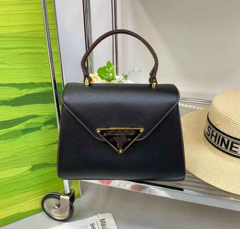 American triangle standard handbag bright face crossbody bag network red with casual Tote bag tide Classic, 21.5*10.5*16cm
American triangle standard handbag bright face crossbody bag network red with casual Tote bag tide Classic, 21.5*10.5*16cm
