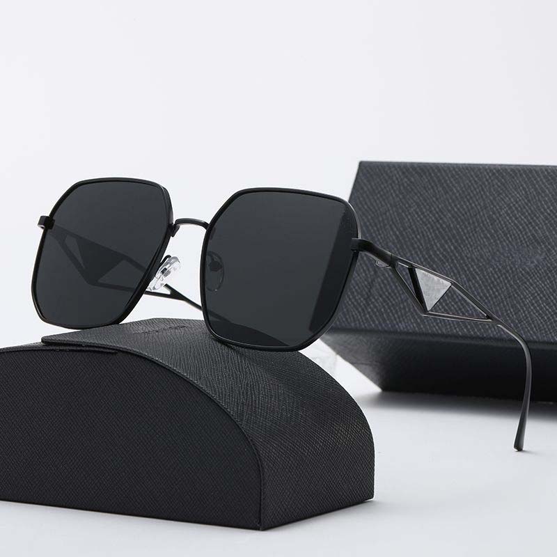 Luxury Sunglasses Men's Designer Women's Sunglasses Polarizing High quality outdoor fashion party a variety of styles available for men and women
Luxury Sunglasses Men's Designer Women's Sunglasses Polarizing High quality outdoor fashion party a variety of styles available for men and women