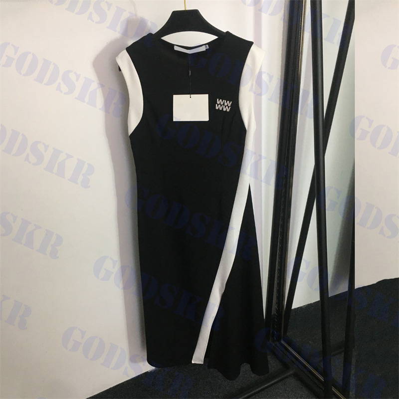 Womens Long Dress Designer Tanks Tops Dresses Letter Diamond Brooch Skirts Ladies Sleeveless Skirt Clothing, 20233569
Womens Long Dress Designer Tanks Tops Dresses Letter Diamond Brooch Skirts Ladies Sleeveless Skirt Clothing, 20233569