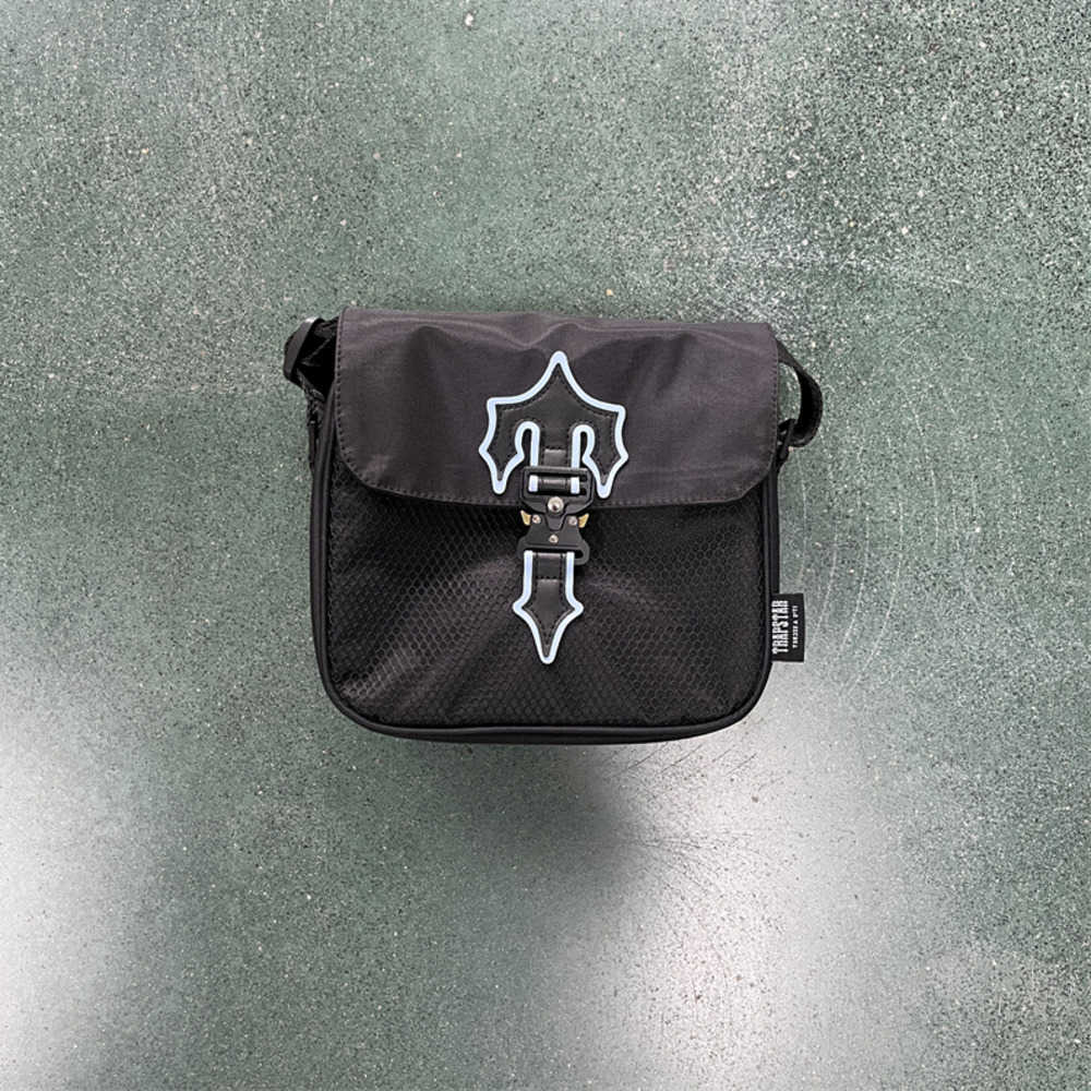 Shoulder Bags Trapstar bag Men and Women IRONGATE T CROSS-BODY - BLACK/ice blue 1to1 Quality One Crossbody Wallet UK Luxury Designer High Fashion trend 658ess
Shoulder Bags Trapstar bag Men and Women IRONGATE T CROSS-BODY - BLACK/ice blue 1to1 Quality One Crossbody Wallet UK Luxury Designer High Fashion trend 658ess