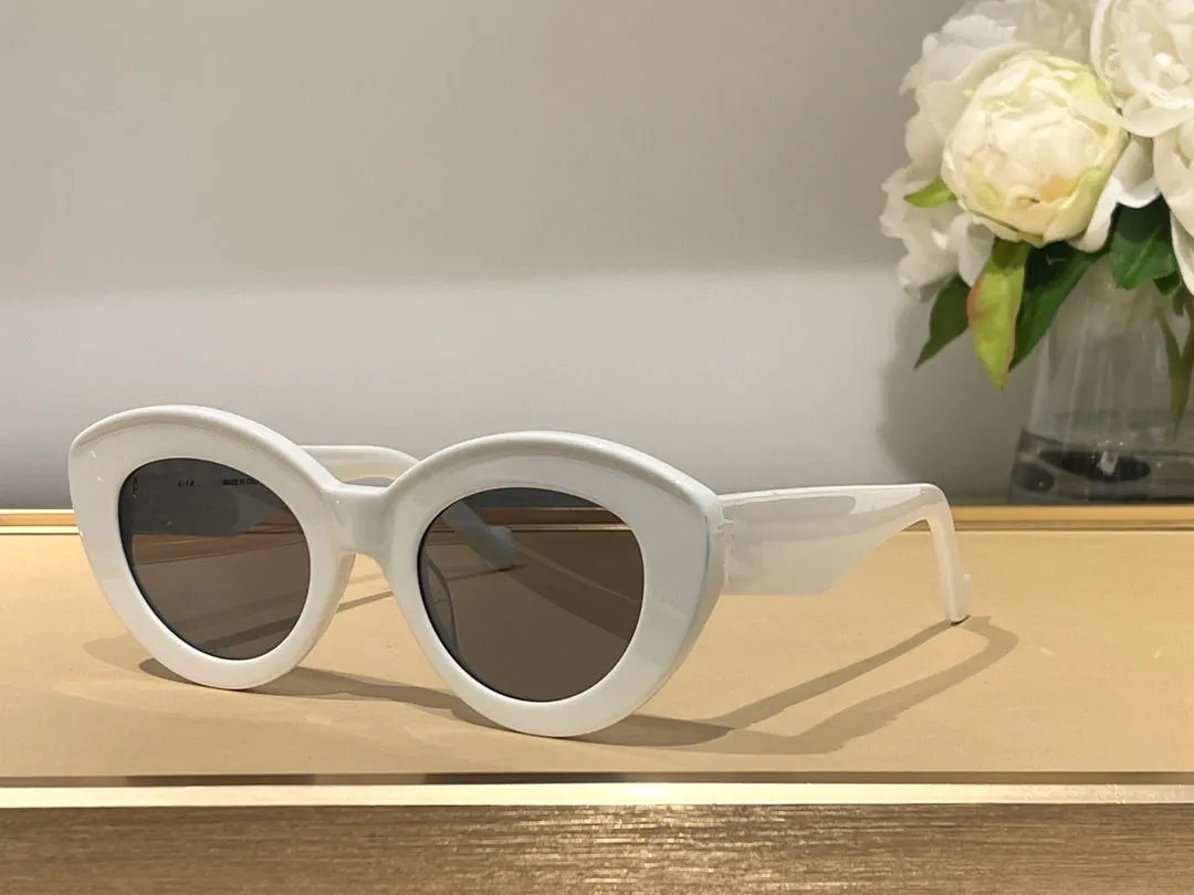 Luxury Get Retro Chic Sunglasses for Women Men Fashion Uniquely Designed Protection Eyewear Gafas De Sol Glasses UV400 Lens 40051
Luxury Get Retro Chic Sunglasses for Women Men Fashion Uniquely Designed Protection Eyewear Gafas De Sol Glasses UV400 Lens 40051