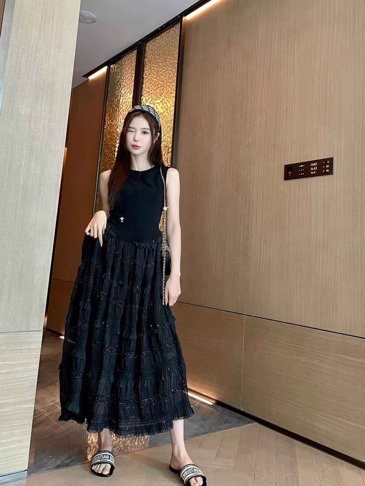 Disigner Spring/Summer New Splice Dress Small Bee Embroidery Decoration Chest Zipper Designer For Woman, Black
Disigner Spring/Summer New Splice Dress Small Bee Embroidery Decoration Chest Zipper Designer For Woman, Black