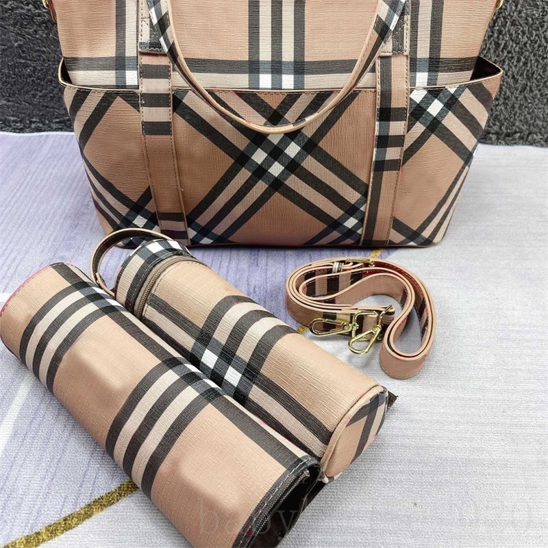 Popular mom bag trendy designer diaper bag simple full letter cartoon pattern borse black adjustable canvas strap high quality baby bag nappy stackers XB049 C23, 10#
Popular mom bag trendy designer diaper bag simple full letter cartoon pattern borse black adjustable canvas strap high quality baby bag nappy stackers XB049 C23, 10#