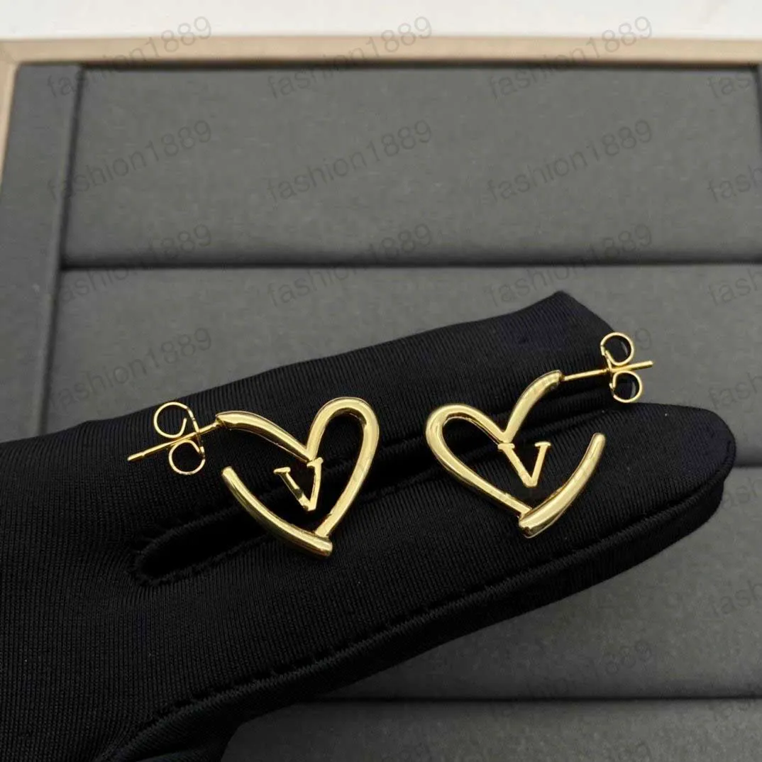 LL Designer Luxury Hoop Huggie Letter V Fashion Hoop Earrings Womens Earring necklace bracelet Earring for Woman
LL Designer Luxury Hoop Huggie Letter V Fashion Hoop Earrings Womens Earring necklace bracelet Earring for Woman