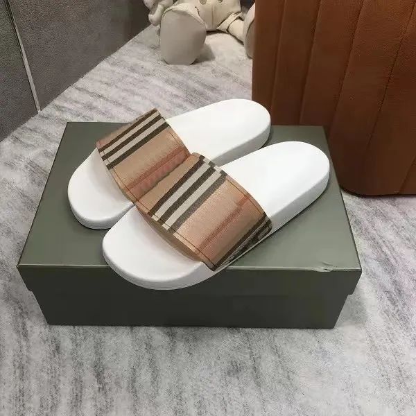 Designers Slippers Check Slipper Men Shoes Vintage Slides Letter Slipper Outdoor Rubber Sandal Flat Stripe Slides Beach Shoe, 19
Designers Slippers Check Slipper Men Shoes Vintage Slides Letter Slipper Outdoor Rubber Sandal Flat Stripe Slides Beach Shoe, 19