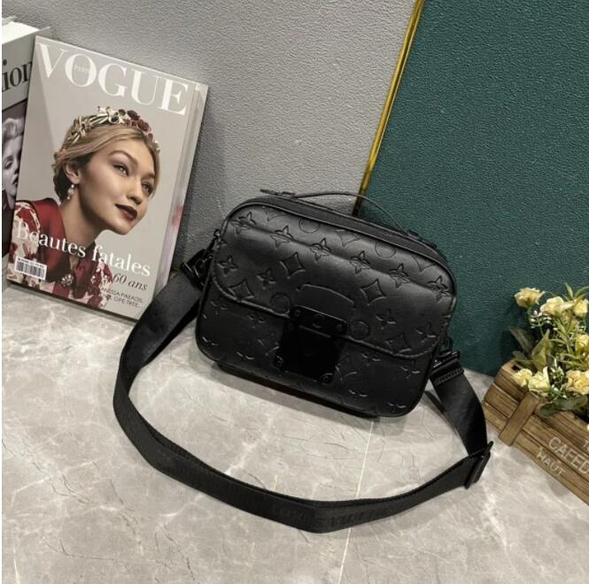 S LOCK Crossbody Bag Men Designer Messenger Bag Embossed Monograms Shoulder Bag Courier Macassars Handbag Luxury louise Purse vutton Crossbody viuton Bag, Customize
S LOCK Crossbody Bag Men Designer Messenger Bag Embossed Monograms Shoulder Bag Courier Macassars Handbag Luxury louise Purse vutton Crossbody viuton Bag, Customize