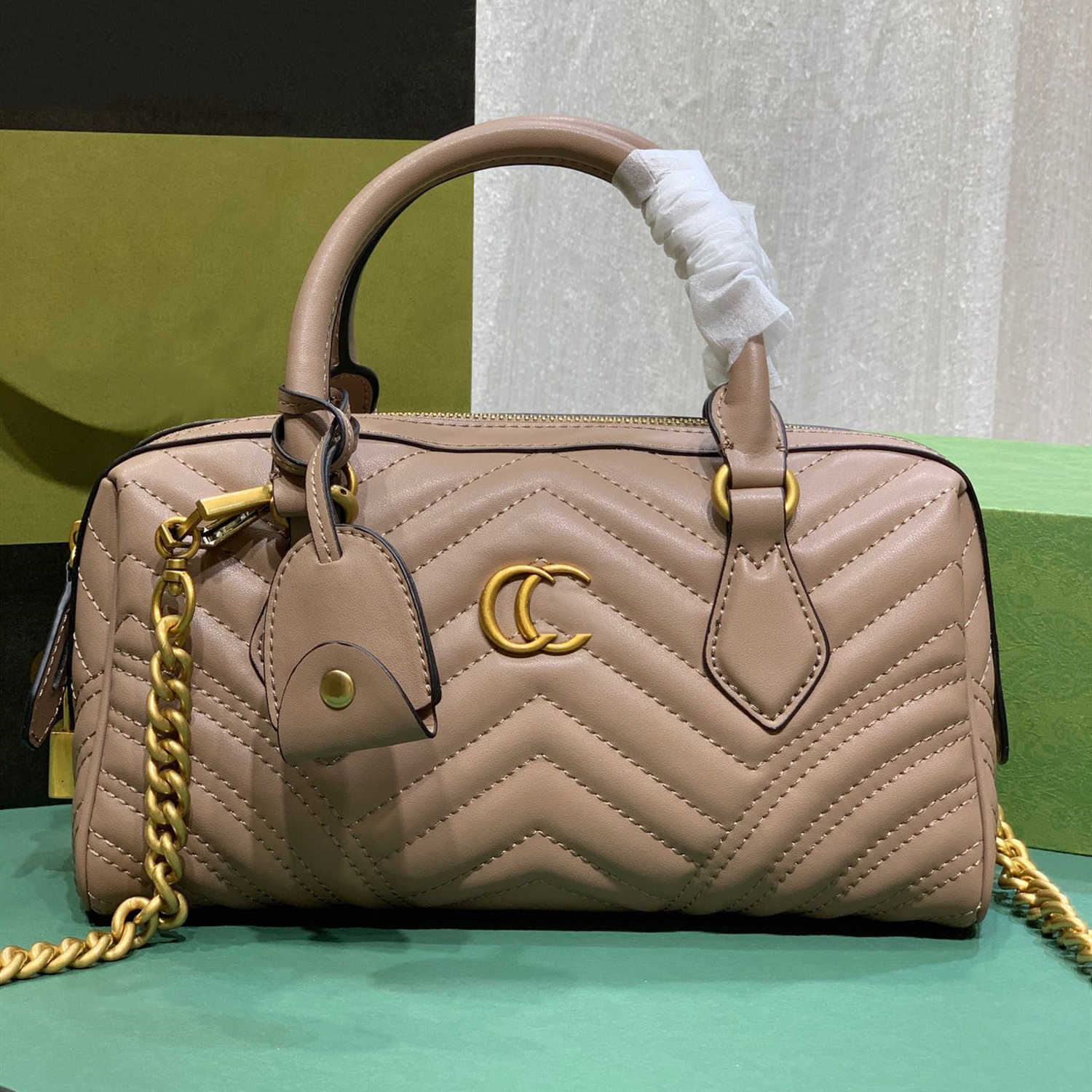 Top Designer Handbag Fashion Women Shoulder Bag Classic Large Capacity Portable Travel Skew Bags Chain Bag Luxury Locking Crossbody Bags, Style 2
Top Designer Handbag Fashion Women Shoulder Bag Classic Large Capacity Portable Travel Skew Bags Chain Bag Luxury Locking Crossbody Bags, Style 2