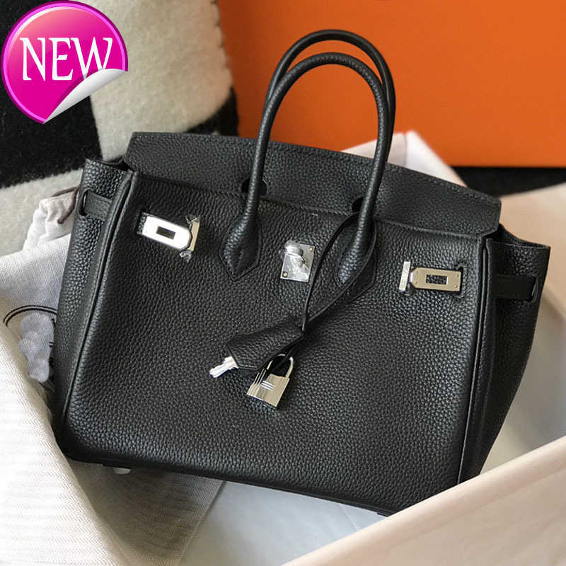25/30/35cm Tote Bag Large Handbag Women Shoulder Bags Shopping Bags Cowhide Grain Genuine Leather Silver Stamped Lock Fashion Letter Birkin Handbags High QualityB
25/30/35cm Tote Bag Large Handbag Women Shoulder Bags Shopping Bags Cowhide Grain Genuine Leather Silver Stamped Lock Fashion Letter Birkin Handbags High QualityB