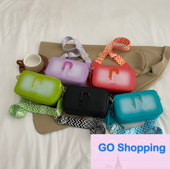 New Arrival Summer European and American Fashion Women Bag Letter Camera Bags Gradient Color Small Square Bags Crossbody Shoulder Bag, 20*12*6cm
New Arrival Summer European and American Fashion Women Bag Letter Camera Bags Gradient Color Small Square Bags Crossbody Shoulder Bag, 20*12*6cm