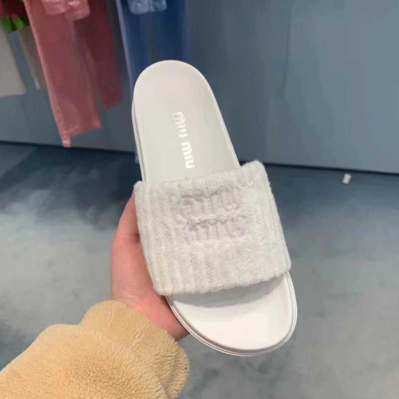 New Mius Designer Beach Shoes Sandals Women Slide Fashion Sheepskin Pleated Square Slippers for Outerwear Flat Bottom Casual Ins DTGK
New Mius Designer Beach Shoes Sandals Women Slide Fashion Sheepskin Pleated Square Slippers for Outerwear Flat Bottom Casual Ins DTGK
