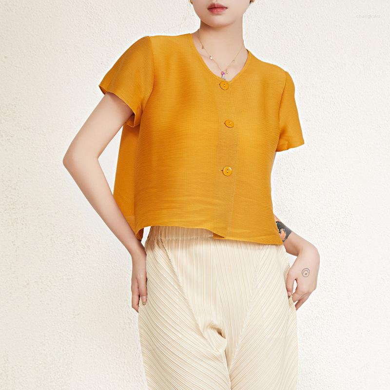Women's T Shirts Button Design Sense Niche Chiffon Shirt Summer Round Neck Short Sleeved Top Pleated Foreign Style, Picture color
Women's T Shirts Button Design Sense Niche Chiffon Shirt Summer Round Neck Short Sleeved Top Pleated Foreign Style, Picture color