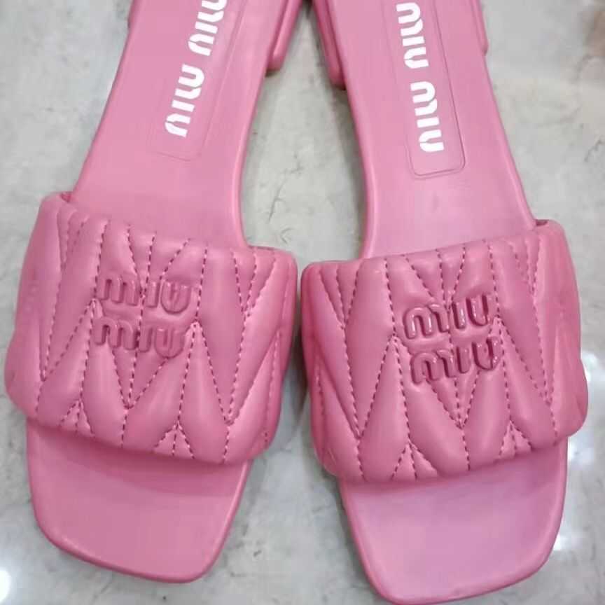 Women Sandals Mius Slide Designer Beach New Shoes High Flat Bottom Slippers Fairy Sandal Square Thread Line Outwear O44P
Women Sandals Mius Slide Designer Beach New Shoes High Flat Bottom Slippers Fairy Sandal Square Thread Line Outwear O44P