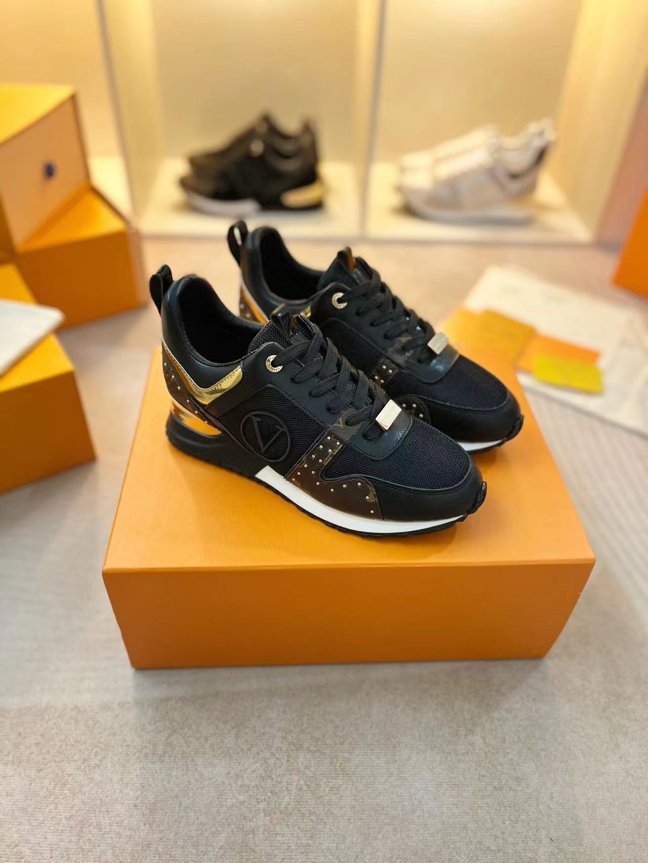 Top Classic RUN AWAY Casual Shoes Designer Sneakers Luxury Leather Trainers Fashion Rubber Outsole Sneaker Mixed Color Chaussures Original Box 35-45
Top Classic RUN AWAY Casual Shoes Designer Sneakers Luxury Leather Trainers Fashion Rubber Outsole Sneaker Mixed Color Chaussures Original Box 35-45