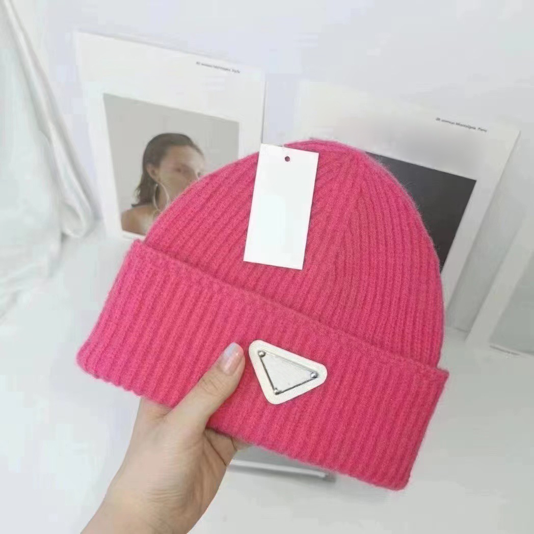 Luxury beanies designer Winter Bean men and women Fashion design knit hats fall woolen cap letter jacquard unisex warm skull hat
Luxury beanies designer Winter Bean men and women Fashion design knit hats fall woolen cap letter jacquard unisex warm skull hat