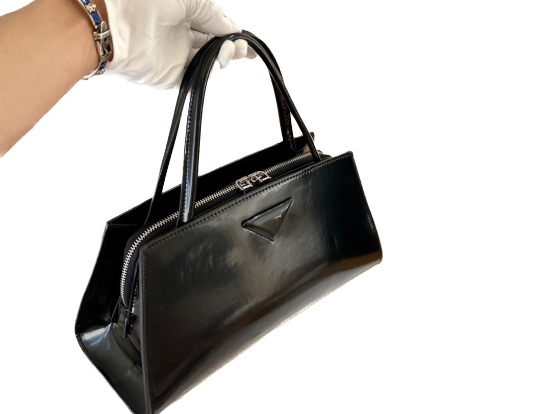 Handbag retro new bun underarm bag small mesh red bag original replica lightweight fashion trendsetter essential fashion trendy size 33 18 14
Handbag retro new bun underarm bag small mesh red bag original replica lightweight fashion trendsetter essential fashion trendy size 33 18 14