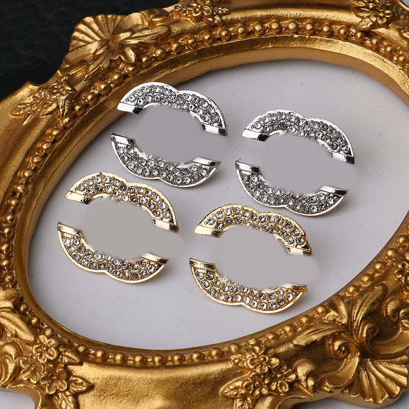 18K Gold Plated 925 Silvrer Luxury Brand Designers Letters Stud Eardrop Round Geometric Famous Women Crystal Rhinestone Metal Earring Wedding Party Jewerlry
18K Gold Plated 925 Silvrer Luxury Brand Designers Letters Stud Eardrop Round Geometric Famous Women Crystal Rhinestone Metal Earring Wedding Party Jewerlry