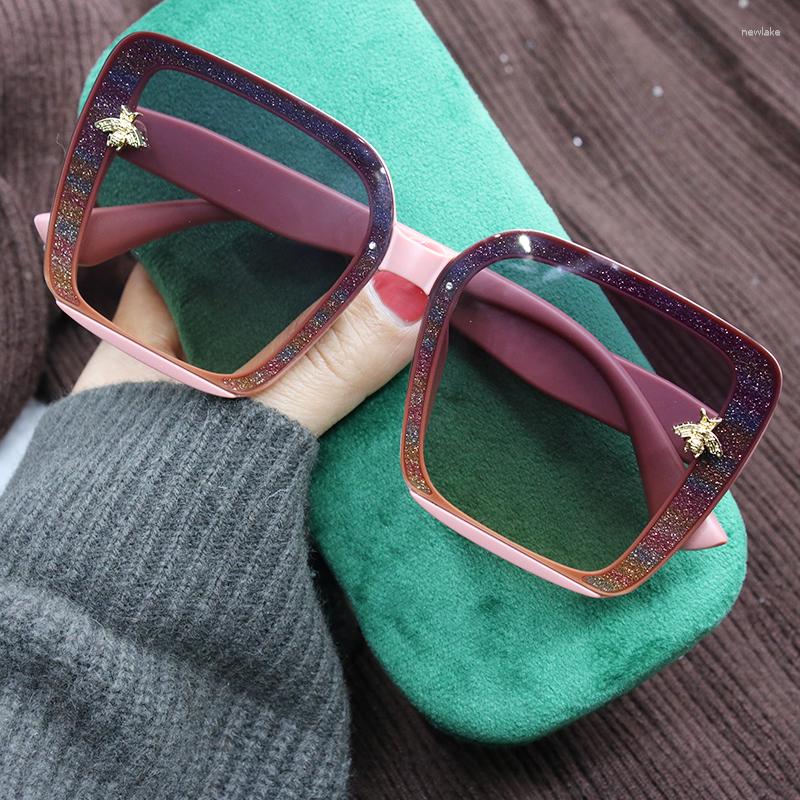Sunglasses Fashion Lady Oversize Rimless Square Bee Women Men Small Glasses Gradient Sun Female UV400
Sunglasses Fashion Lady Oversize Rimless Square Bee Women Men Small Glasses Gradient Sun Female UV400