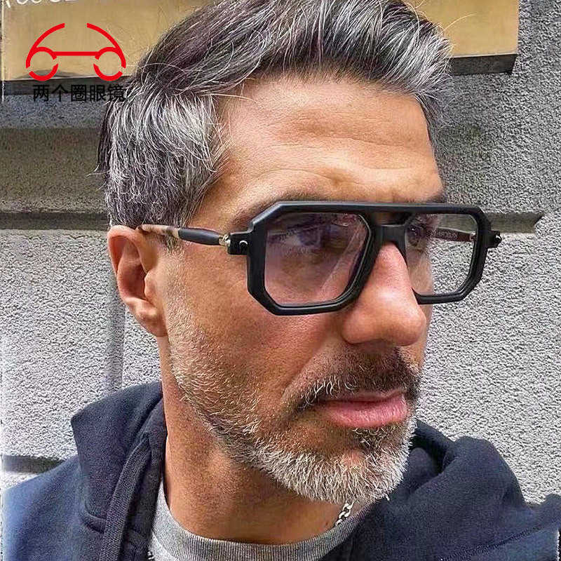 Two Circles New Modern Street Shoot Men's Fashion INS Anti Blue Light Sunglasses 6582
Two Circles New Modern Street Shoot Men's Fashion INS Anti Blue Light Sunglasses 6582