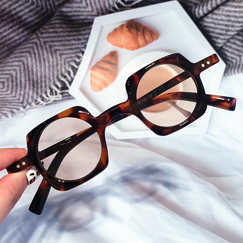 Sunglasses Vintage Small Square Rivet Punk For Women Fashion Leopard Gradient Sun Glasses Men Chic Eyewear Male Hip Hop
Sunglasses Vintage Small Square Rivet Punk For Women Fashion Leopard Gradient Sun Glasses Men Chic Eyewear Male Hip Hop