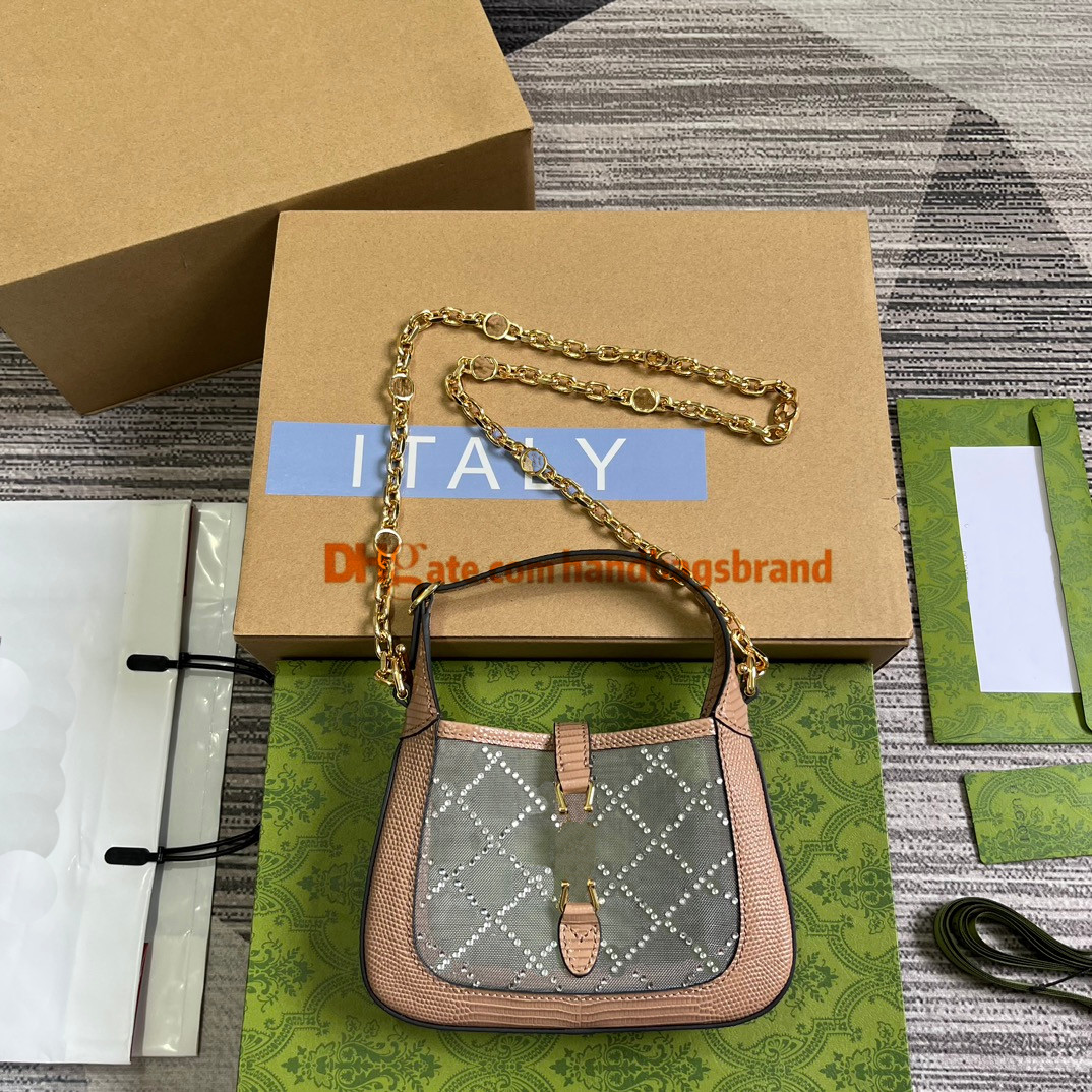 677027 Newest crystals handbag luxurys designers underarm shoulder bags crystal Messenger bag Fashion Vintage classic hobo crossbody bag totes mini size19*13*3cm, Pink#677027#size19*13*3cm
677027 Newest crystals handbag luxurys designers underarm shoulder bags crystal Messenger bag Fashion Vintage classic hobo crossbody bag totes mini size19*13*3cm, Pink#677027#size19*13*3cm