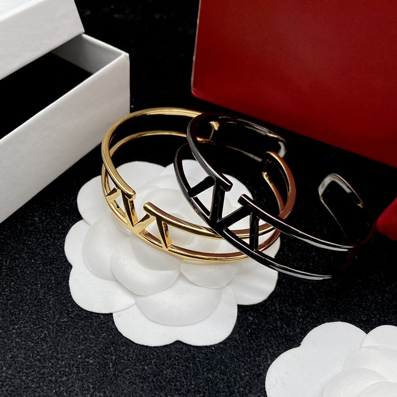 Womens Wedding Bracelets Luxury Designer Gold Jewelry Mens Classic Bangle V Love Bracelet Silver Charm Bracelets Chain Cuff Bracelet 236293C
Womens Wedding Bracelets Luxury Designer Gold Jewelry Mens Classic Bangle V Love Bracelet Silver Charm Bracelets Chain Cuff Bracelet 236293C