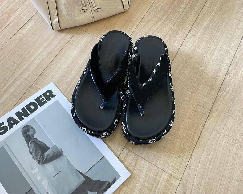 Designer woman canvas Slippers slipper fashion luxury Gear bottoms Flip Flops women luxury sandals fashion causal flip flop shoe, Lightgreen
Designer woman canvas Slippers slipper fashion luxury Gear bottoms Flip Flops women luxury sandals fashion causal flip flop shoe, Lightgreen