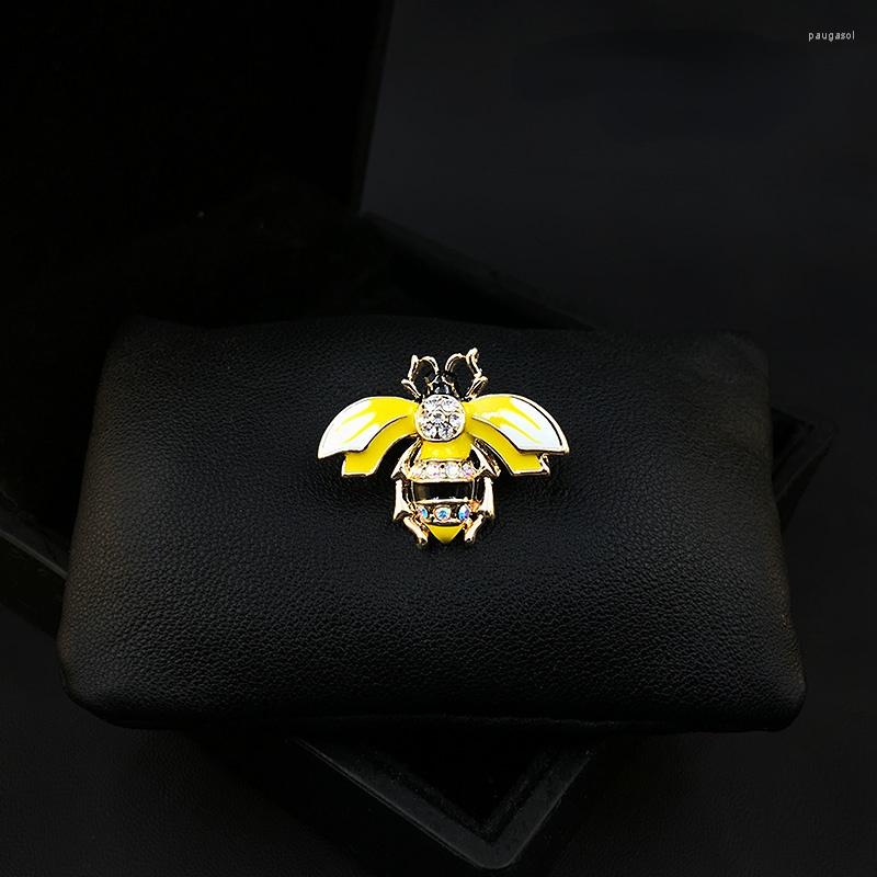 Brooches Cute Cartoon Yellow Bees Brooch Suit Coat Clothes Decorative Corsage Versatile Pin Elegant Accessories Women Rhinestone Jewelry
Brooches Cute Cartoon Yellow Bees Brooch Suit Coat Clothes Decorative Corsage Versatile Pin Elegant Accessories Women Rhinestone Jewelry