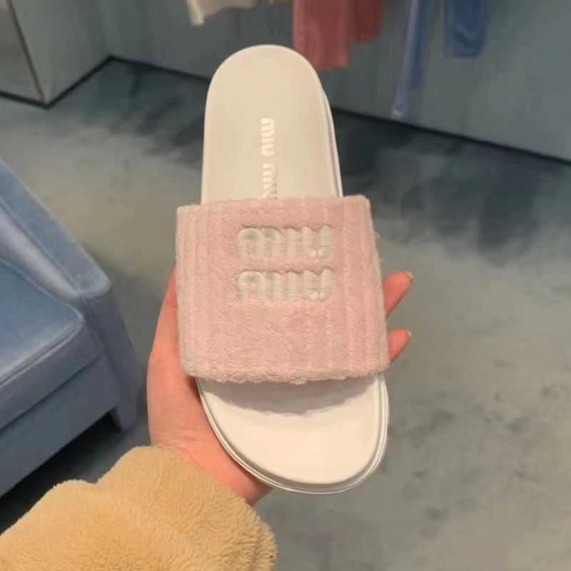 New Mius Beach Sandals Shoes Women Slide Designer Fashion Sheepskin Pleated Square Slippers for Outerwear Flat Bottom Casual Ins CS62
New Mius Beach Sandals Shoes Women Slide Designer Fashion Sheepskin Pleated Square Slippers for Outerwear Flat Bottom Casual Ins CS62