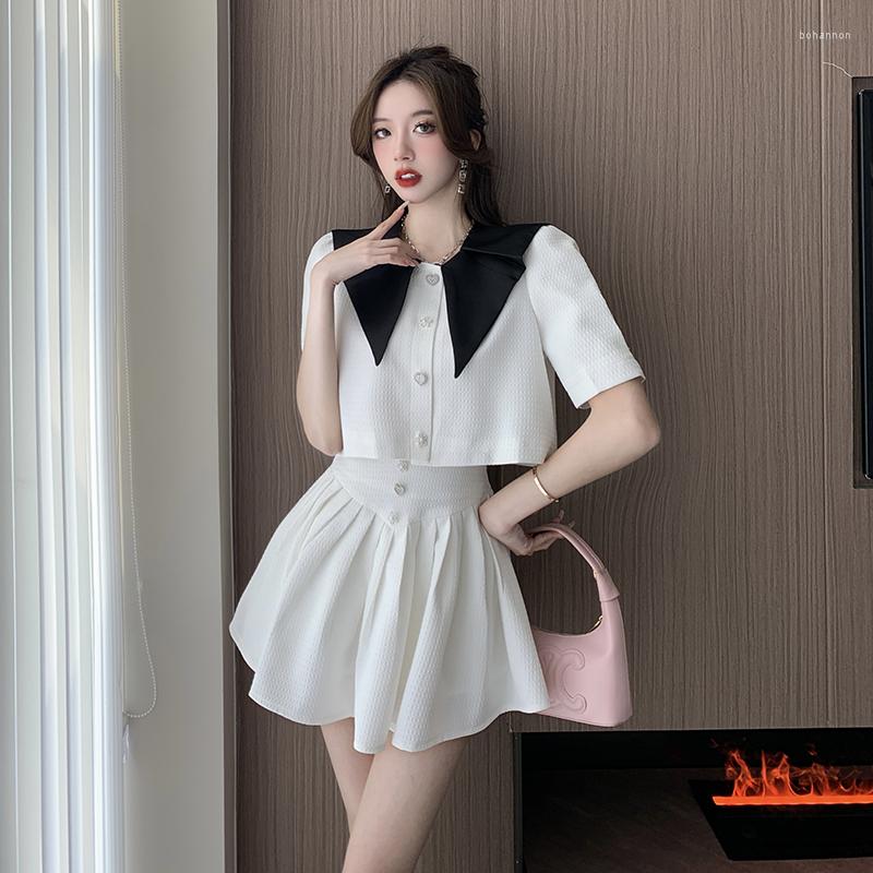 Women' Tracksuits Summer Big Pointed Collar Tweed 2 Piece Set Women White Short Jacket Coat Mini Ball Gown Pleated Skirt Suit 2023, Black set
Women' Tracksuits Summer Big Pointed Collar Tweed 2 Piece Set Women White Short Jacket Coat Mini Ball Gown Pleated Skirt Suit 2023, Black set