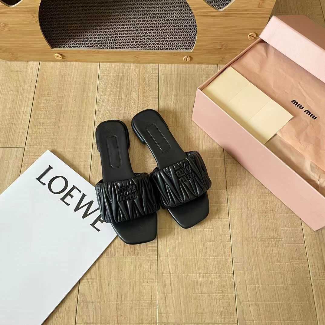 Slide Shoes Women Mius Designer Sandals 2023 Beach New Slippers for Wearing High Outsiders Summer Versatile Fairy 9Y92
Slide Shoes Women Mius Designer Sandals 2023 Beach New Slippers for Wearing High Outsiders Summer Versatile Fairy 9Y92