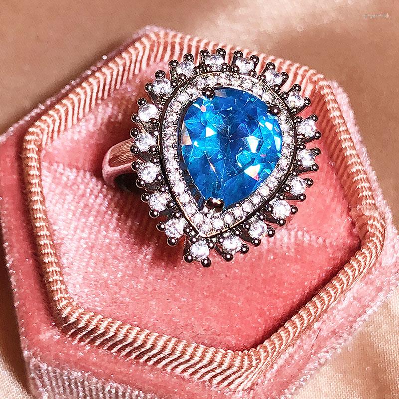 Cluster Rings Fashion Leaves Paraiba Flowers Oval Aapphire Round Full Diamond Couple Ring For Women Geometric Zircon Anniversary Gift
Cluster Rings Fashion Leaves Paraiba Flowers Oval Aapphire Round Full Diamond Couple Ring For Women Geometric Zircon Anniversary Gift