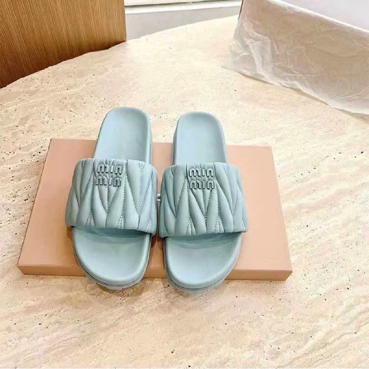 New Mius Beach Shoes Women Slide Designer Sandals Fashion Sheepskin Pleated Square Slippers for Outerwear Flat Bottom Casual Ins RYHK
New Mius Beach Shoes Women Slide Designer Sandals Fashion Sheepskin Pleated Square Slippers for Outerwear Flat Bottom Casual Ins RYHK