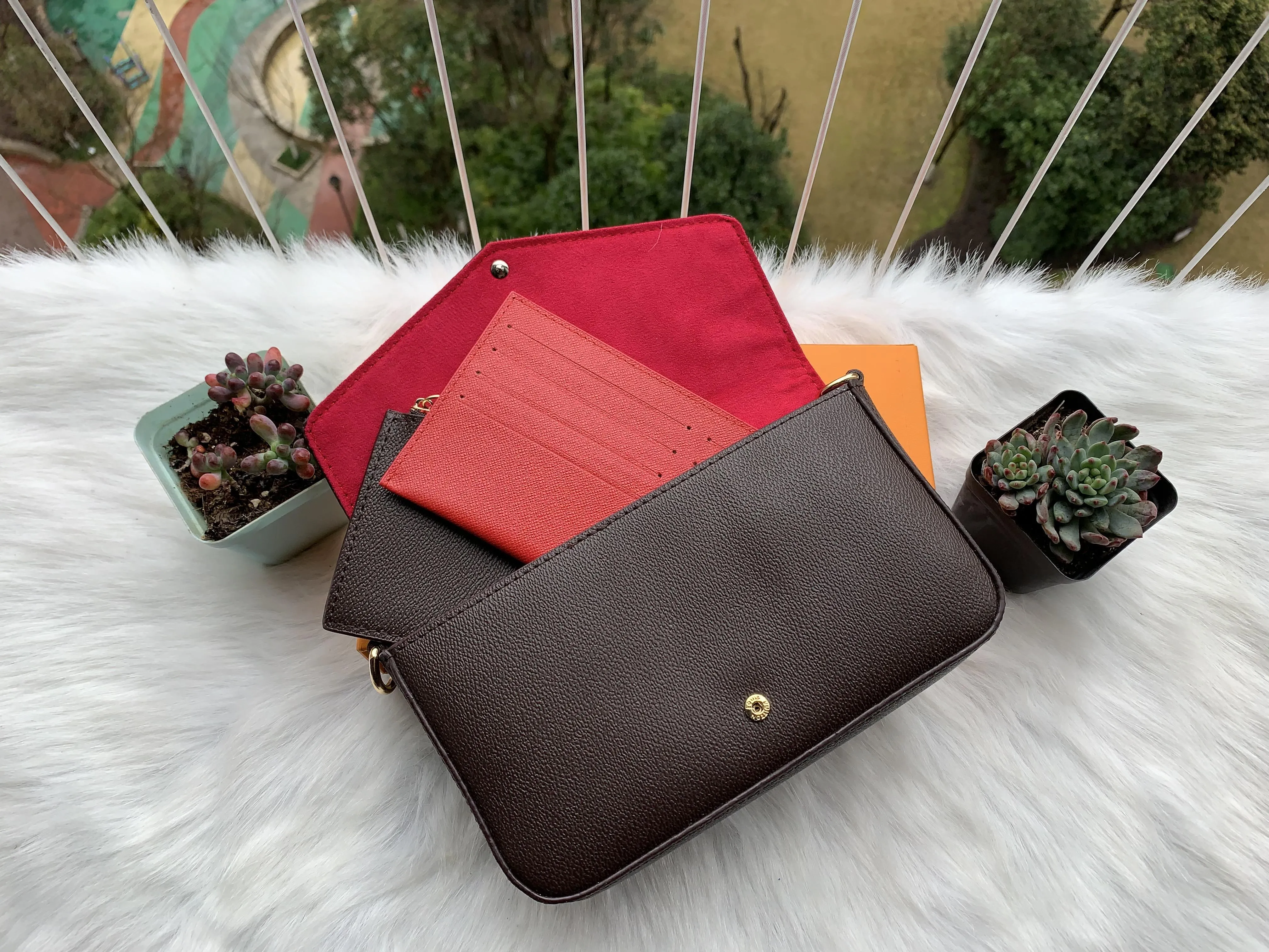 Embossed flower handbag Leather clutch women Bags corss body card holder fashion chain purse lady shoulder 6.29, Pink
Embossed flower handbag Leather clutch women Bags corss body card holder fashion chain purse lady shoulder 6.29, Pink
