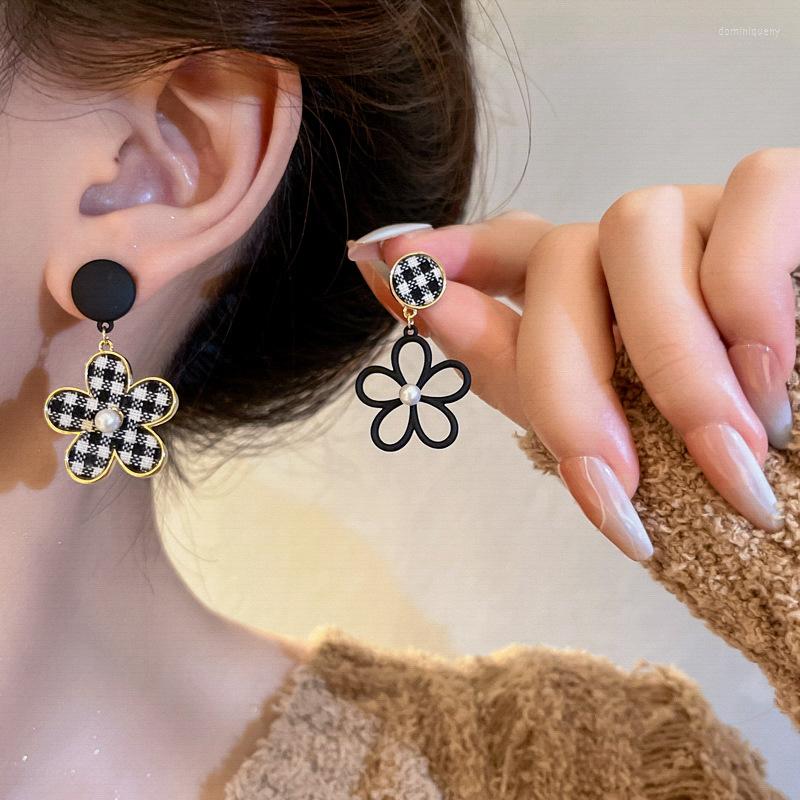 Dangle Earrings Korean Hollow Out Lattice Flower Autumn Winter Fashion For Women 2023
Dangle Earrings Korean Hollow Out Lattice Flower Autumn Winter Fashion For Women 2023